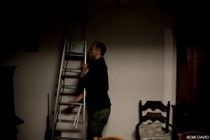 échelle, réglage de la lumière, scène du repas