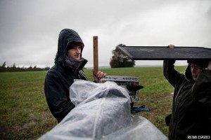 Scène du champ, hugo marchang, clap, clapette, caméra sous la pluie